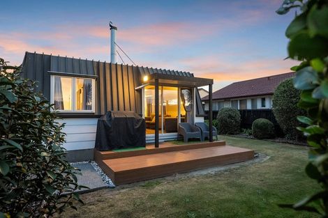 Photo of property in 5 Queenspark Drive, Parklands, Christchurch, 8083