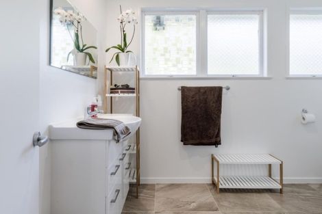 Photo of property in 468 Don Buck Road, Massey, Auckland, 0614