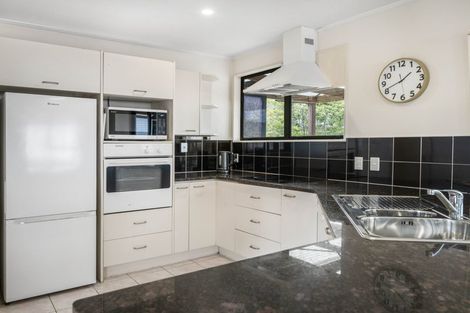 Photo of property in 35 Rehia Road, Massey, Auckland, 0614