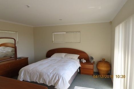 Photo of property in 6 Longview Rise, Massey, Auckland, 0614