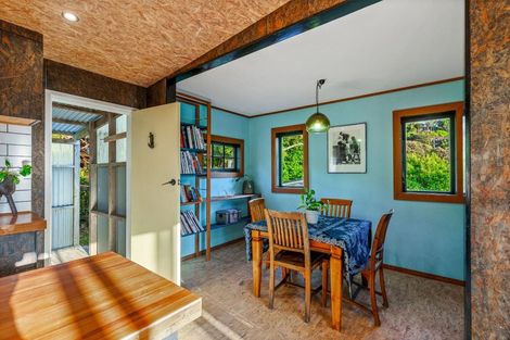 Photo of property in 132 Seaview Road, Piha, New Lynn, 0772