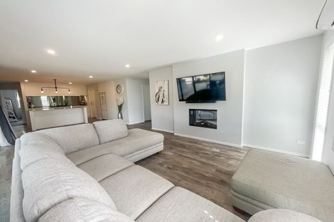 Photo of property in 17 Cyprus Place, Fitzherbert, Palmerston North, 4410