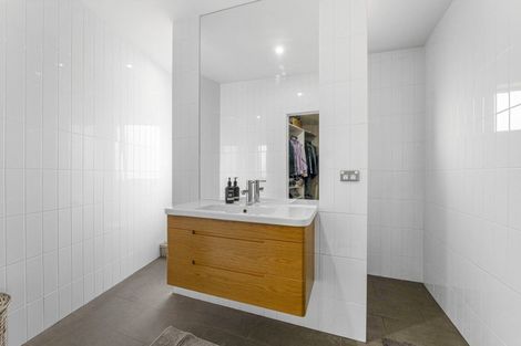Photo of property in 12a Sycamore Grove, Lower Vogeltown, New Plymouth, 4310