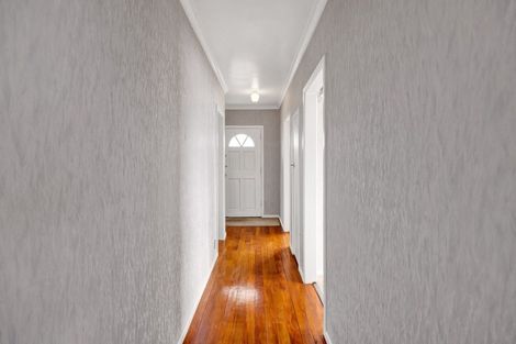 Photo of property in 1 Falstaff Street, Stratford, 4332