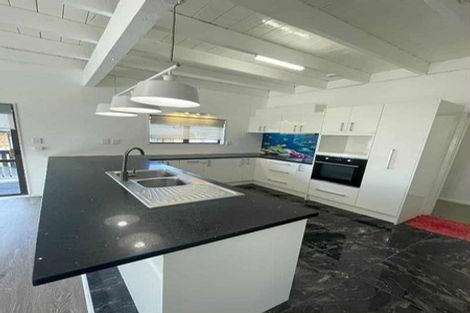 Photo of property in 77 Spence Road, Henderson, Auckland, 0612