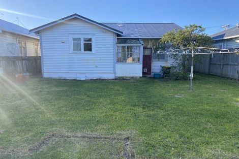 Photo of property in 94 Endeavour Street, Lyall Bay, Wellington, 6022
