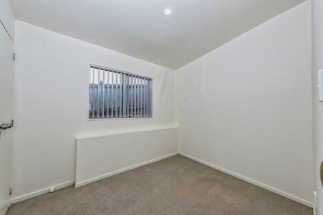 Photo of property in 2 Doone Place, Massey, Auckland, 0614