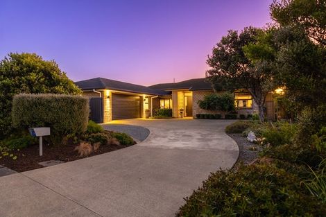 Photo of property in 4 Pateke Way, Paraparaumu Beach, Paraparaumu, 5032