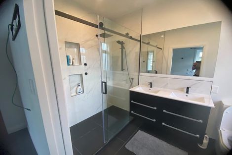 Photo of property in 56 Eden Street, Island Bay, Wellington, 6023