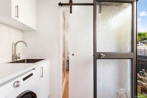 Photo of property in 7b Edgewater Parade, Waiuku, 2123