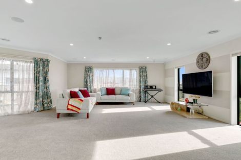 Photo of property in 117 Queen Charlotte Drive, Aotea, Porirua, 5024