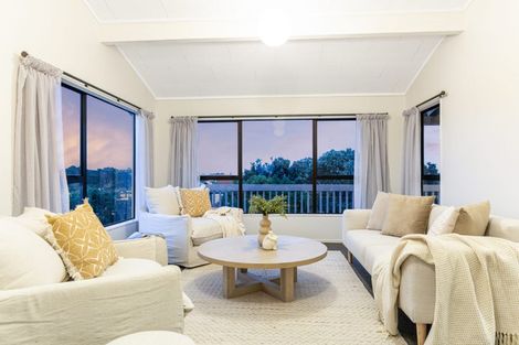 Photo of property in 28 Mercury Way, Whitby, Porirua, 5024