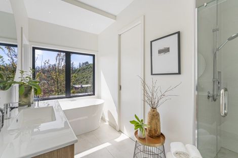 Photo of property in 33 Whakamoenga Point, Acacia Bay, Taupo, 3385