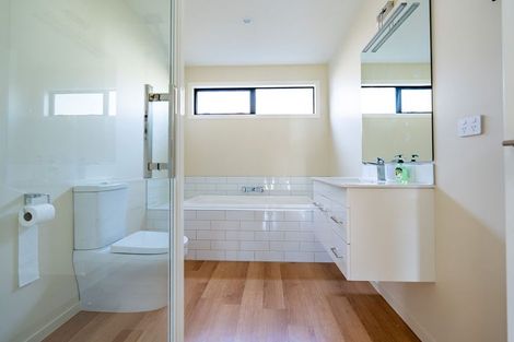 Photo of property in 10 Ward Street, Jacks Point, Queenstown, 9371