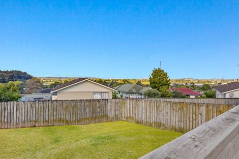 Photo of property in 1/14 Doone Place, Massey, Auckland, 0614