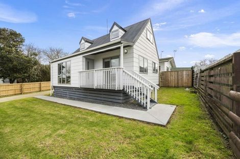 Photo of property in 7a Litchfield Place, Clarks Beach, 2122