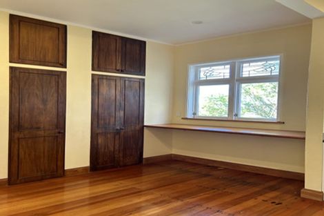Photo of property in 100 Mortimer Terrace, Brooklyn, Wellington, 6021