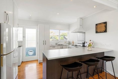 Photo of property in 1/318 Beach Road, Campbells Bay, Auckland, 0630