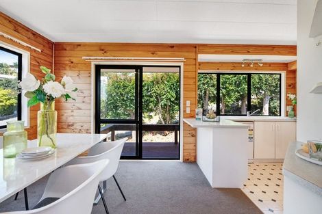 Photo of property in 7 Camilla Grove, Totara Vale, Auckland, 0629