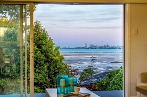 Photo of property in 2/46 Gill Avenue, Te Atatu Peninsula, Auckland, 0610