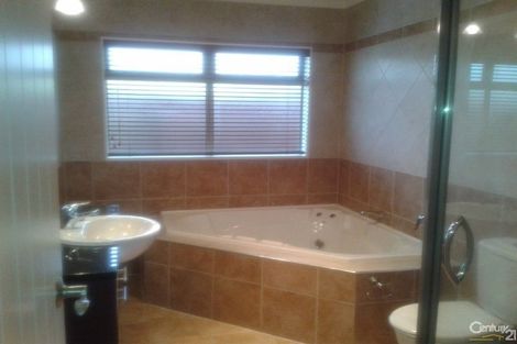Photo of property in 9 Elwyn Close, Flat Bush, Auckland, 2016