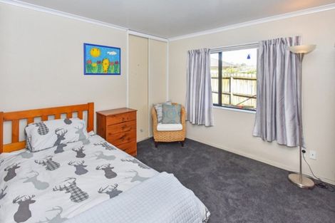 Photo of property in 22 Moyrus Crescent, East Tamaki Heights, Auckland, 2016