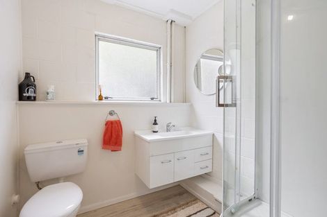 Photo of property in 15a Sarona Avenue, Glen Eden, Auckland, 0602