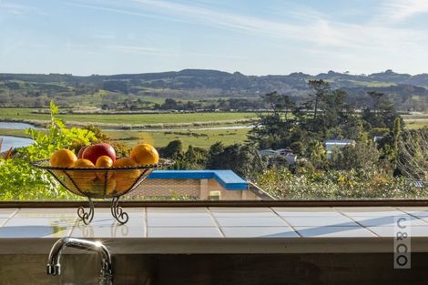 Photo of property in 67 Garfield Road, Helensville, 0800