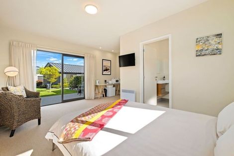 Photo of property in 12 Hidden Hills Drive, Wanaka, 9305