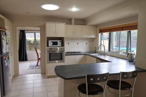 Photo of property in 17 Hillwell Drive, Henderson, Auckland, 0612