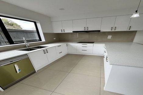 Photo of property in 28 Tiraumea Drive, Pakuranga, Auckland, 2010