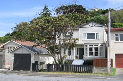 Photo of property in 32 Severn Street, Island Bay, Wellington, 6023