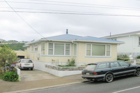 Photo of property in 16 Mills Road, Brooklyn, Wellington, 6021