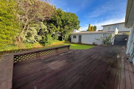 Photo of property in 16 Stirling Crescent, Hokowhitu, Palmerston North, 4410