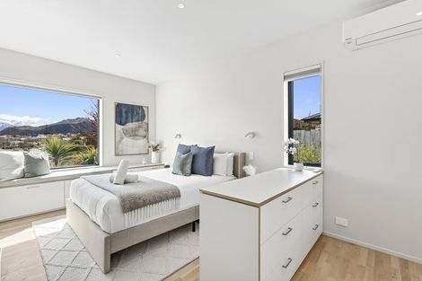 Photo of property in 15 Kereru Crescent, Wanaka, 9305