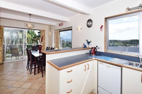 Photo of property in 3 Moera Place, Stanmore Bay, Whangaparaoa, 0932