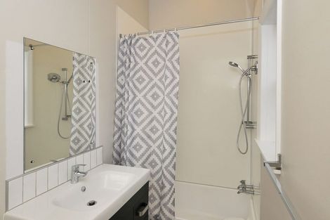 Photo of property in 88 Onepu Road, Lyall Bay, Wellington, 6022