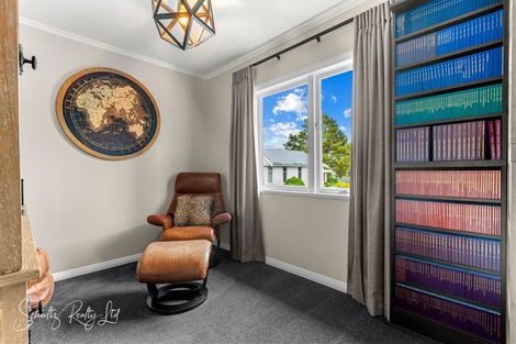 Photo of property in 16 Whaka Street, Maungaturoto, 0520