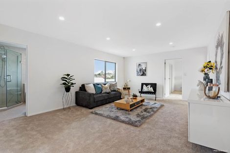 Photo of property in 8a Karamu Street, Te Atatu Peninsula, Auckland, 0610
