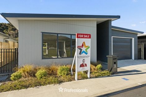 Photo of property in 16 Harry Martin Lane, Wainuiomata, Lower Hutt, 5014