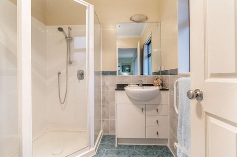 Photo of property in 2 Gunner Drive, Te Atatu Peninsula, Auckland, 0610