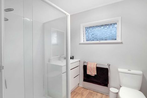 Photo of property in 2/8 Wykeham Place, Glenfield, Auckland, 0629