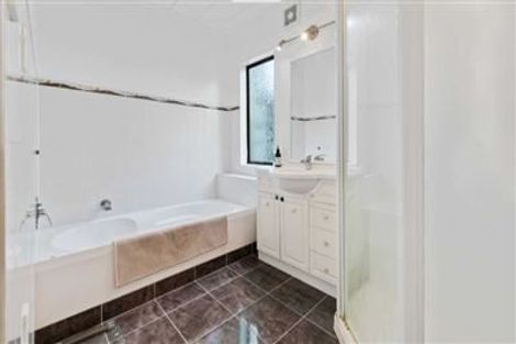 Photo of property in 5 Miramar Place, Pakuranga, Auckland, 2010