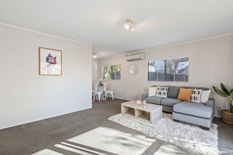 Photo of property in 3/39 Fairmount Road, Titirangi, Auckland, 0604