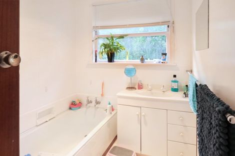 Photo of property in 231 Dowse Drive, Maungaraki, Lower Hutt, 5010