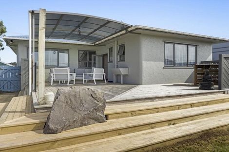 Photo of property in 15 Tasman Street, Opunake, 4616