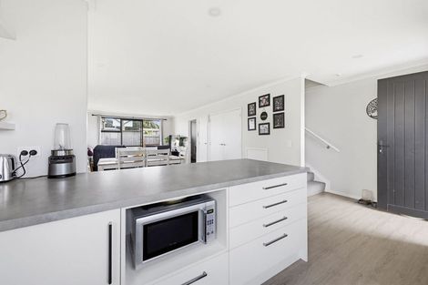 Photo of property in 15 Discovery Place, Marfell, New Plymouth, 4310