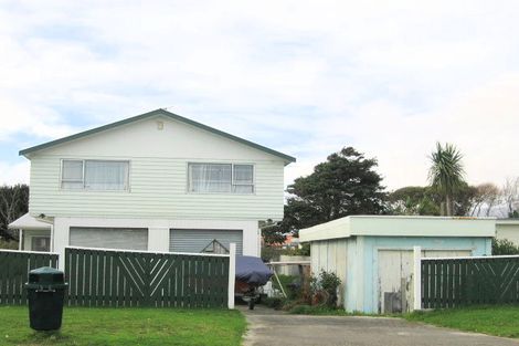 Photo of property in 19 Ngapotiki Street, Paraparaumu Beach, Paraparaumu, 5032