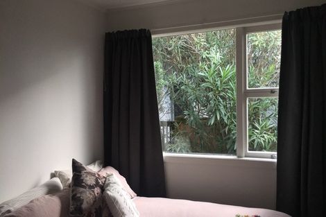 Photo of property in 2/17 Scarboro Terrace, Murrays Bay, Auckland, 0630