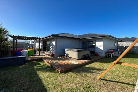 Photo of property in 17 Story Street, Foxton Beach, Foxton, 4815